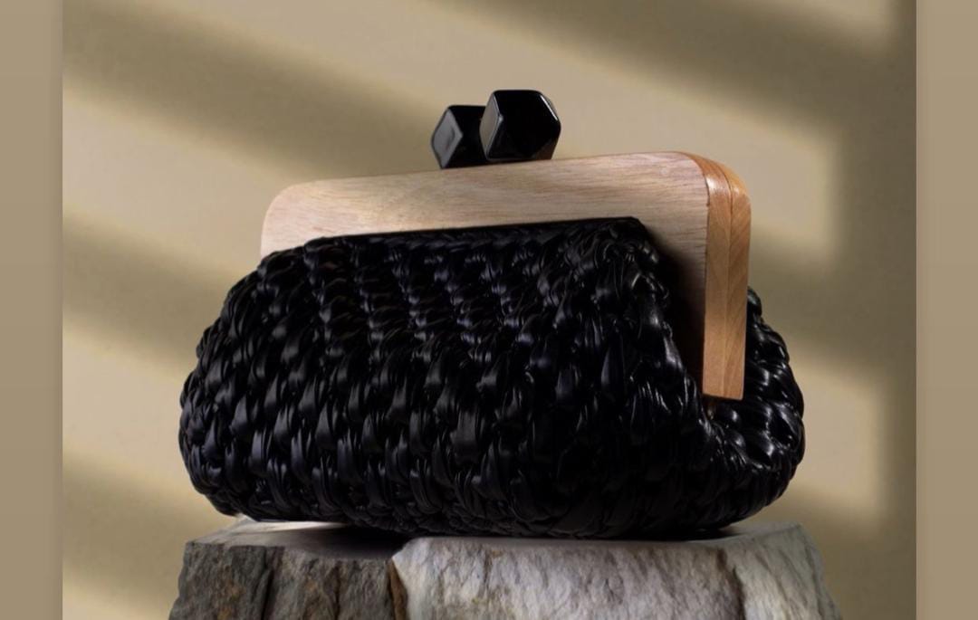 Chainettes black metallic leather crochet clutch with wooden magnetic frame