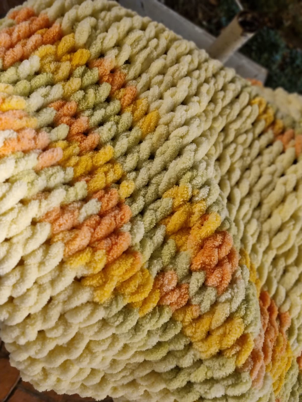 Chainette pastel handmade baby blanket detail