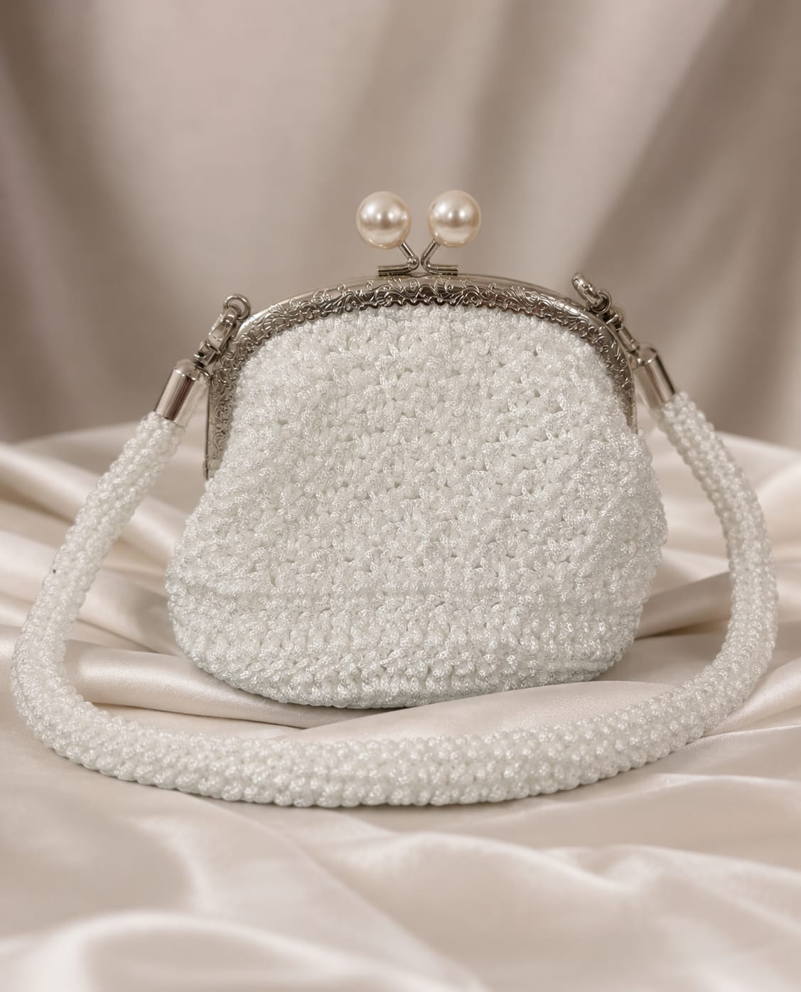 Chainettes white chain yarn handbag with silver metal pearl frame